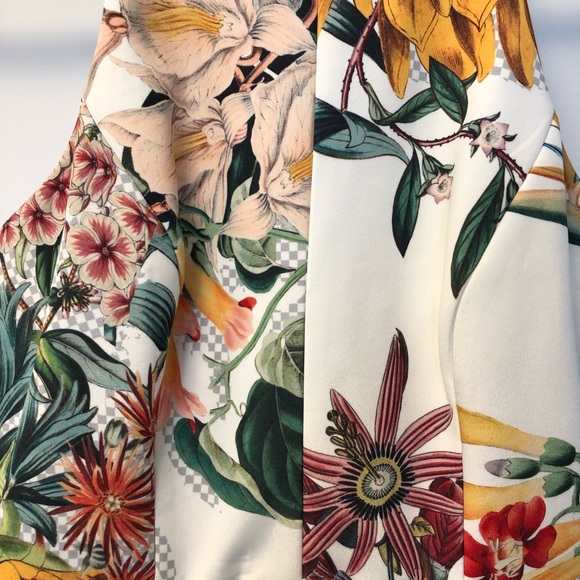 NEVER WORN Cameo Floral high low blouse - Picture 2 of 4